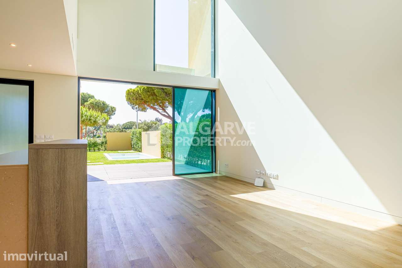 Moradia Geminada com 2 quartos e piscina privada a estrear junto da Ma - Grande imagem: 2/30