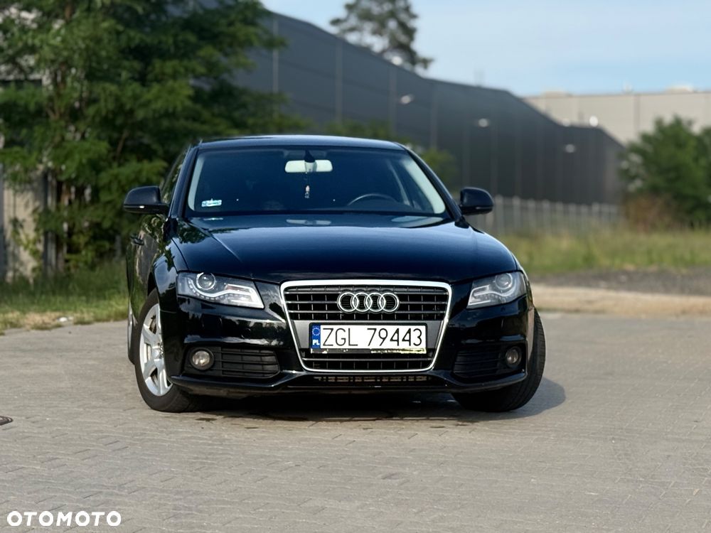 Audi A4 Limousine - 1