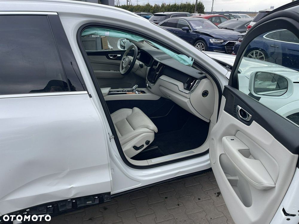 Volvo XC 60 B5 D AWD Ultimate Bright - 8