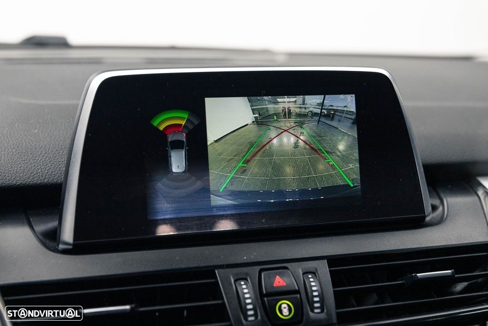 BMW 218 Active Tourer i Advantage Auto - 36