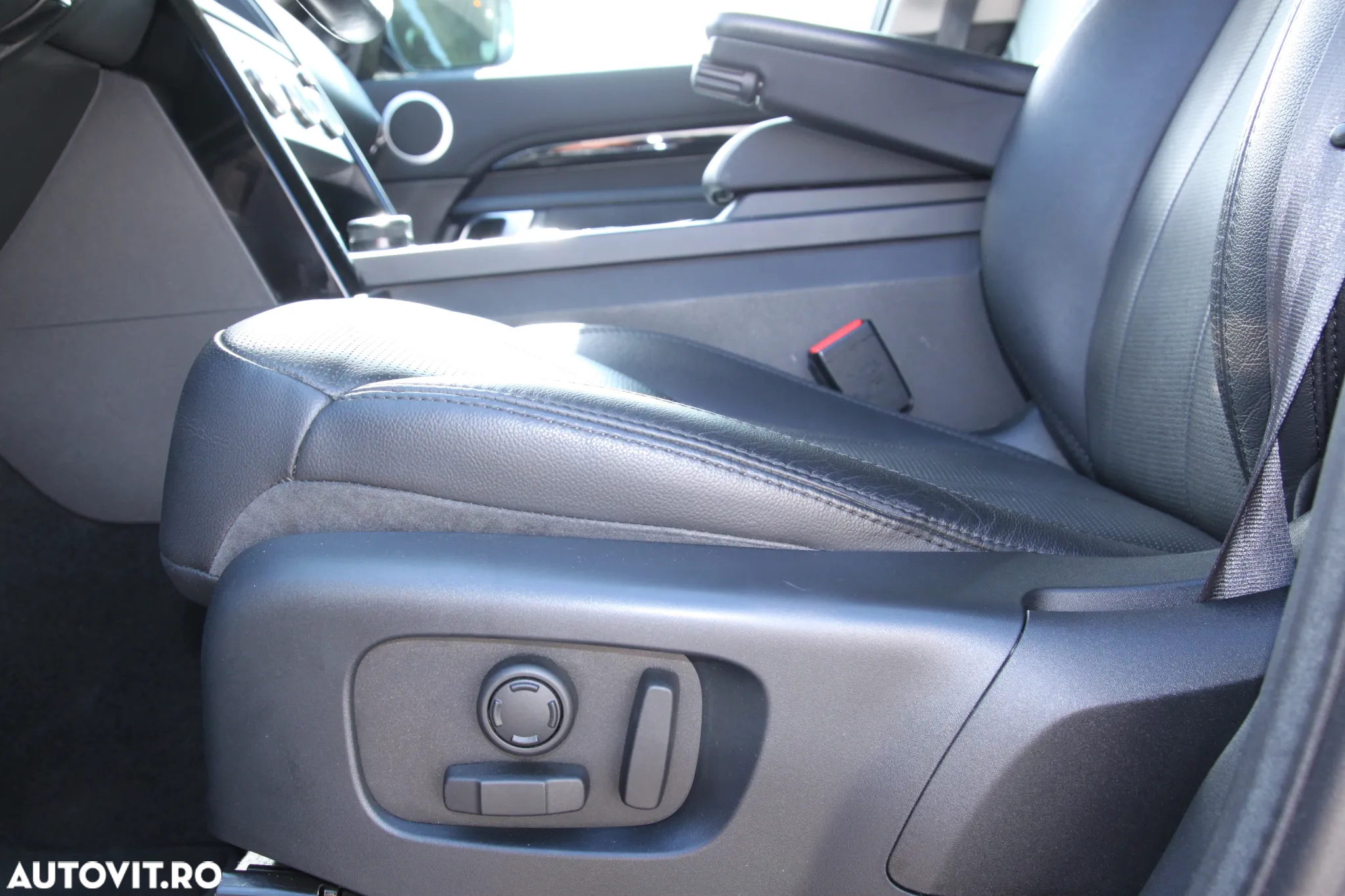 Land Rover Discovery 3.0 L SD6 Landmark Edition - 30