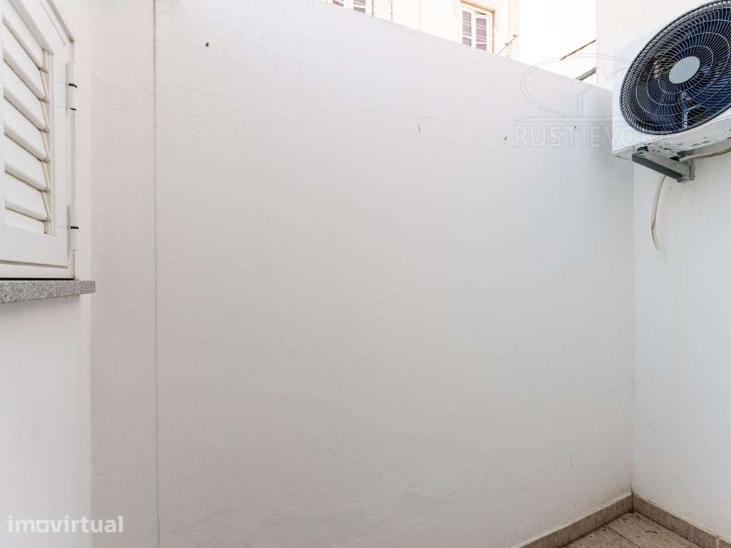 Moradia unifamiliar rés-do-chão e 1º andar, T1 - Grande imagem: 5/18