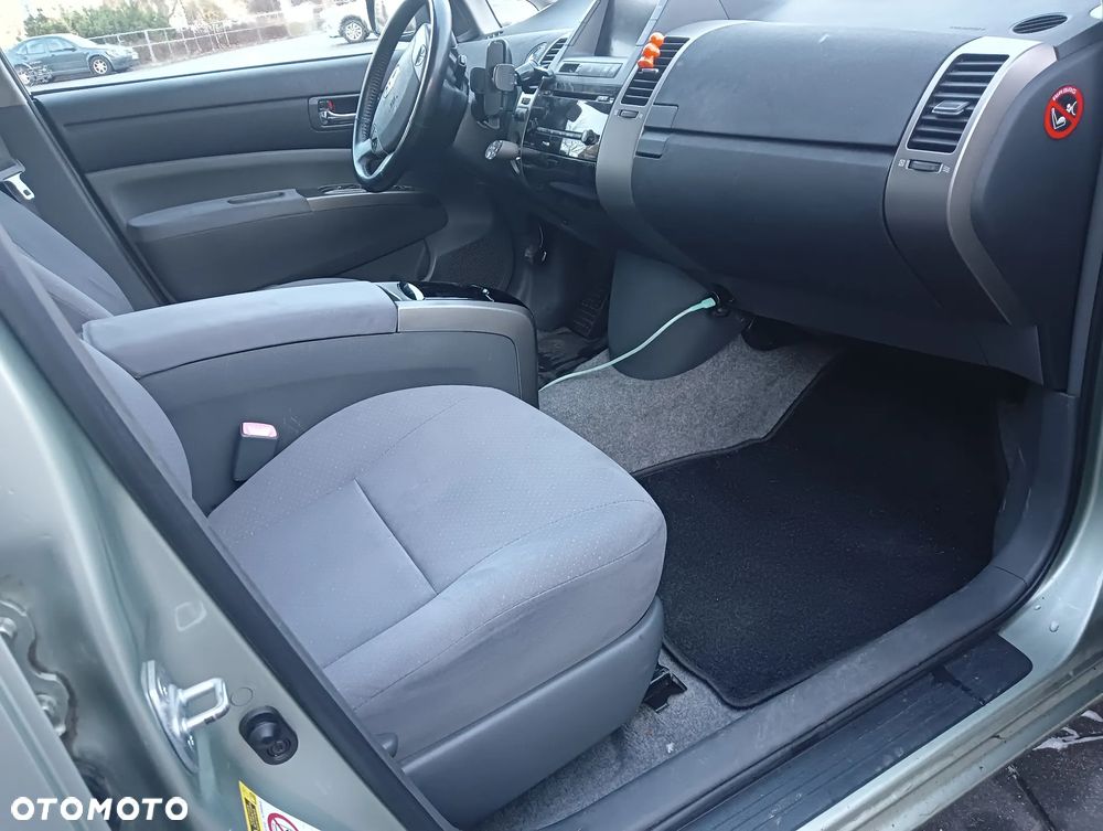 Toyota Prius 1.5 VVT-i Sol - 6