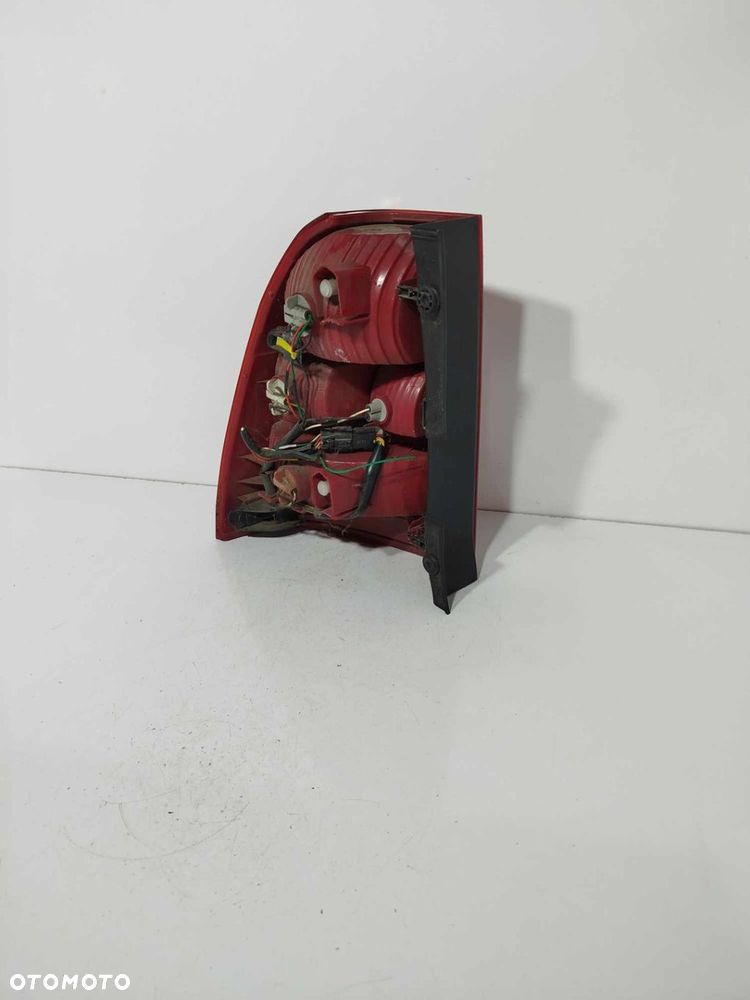 LAMPA PRAWA TYLNA TYŁ KIA SPORTAGE II 04-08 - 4
