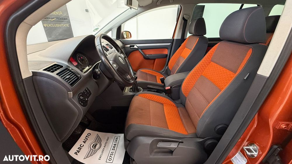 Volkswagen Touran 1.4 TSI Cross - 15