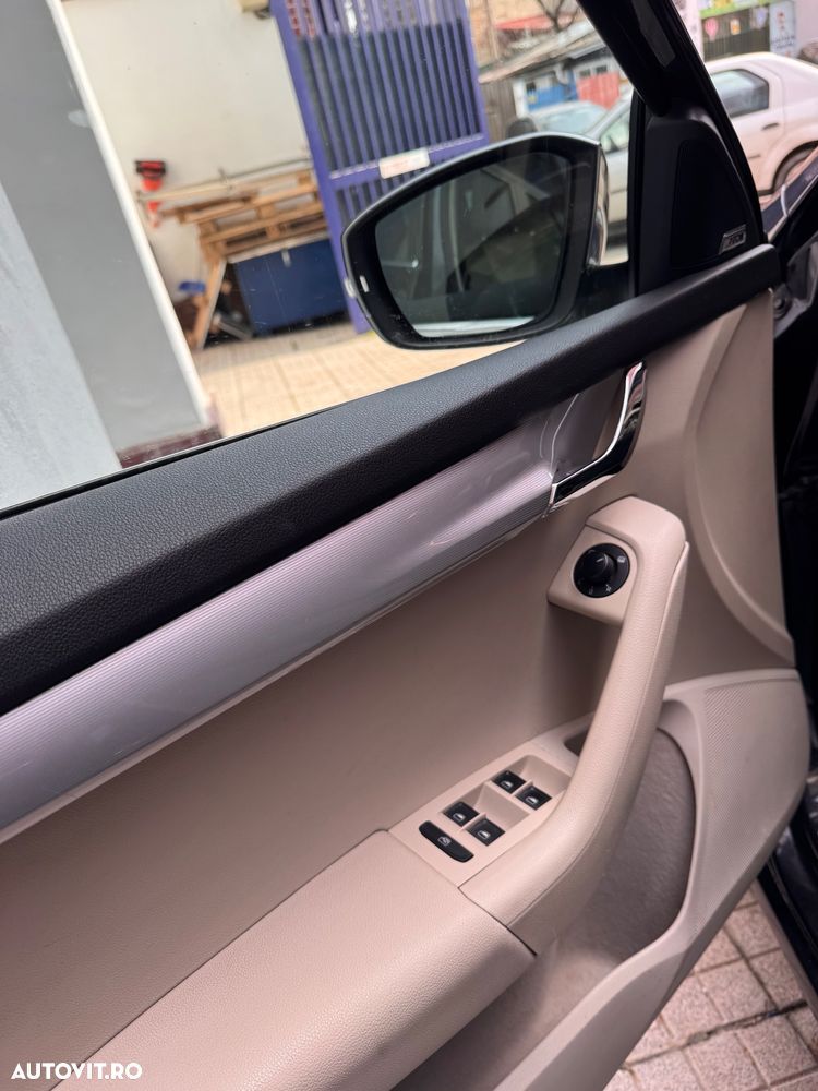 Skoda Octavia 2.0 TDI DSG RS - 7