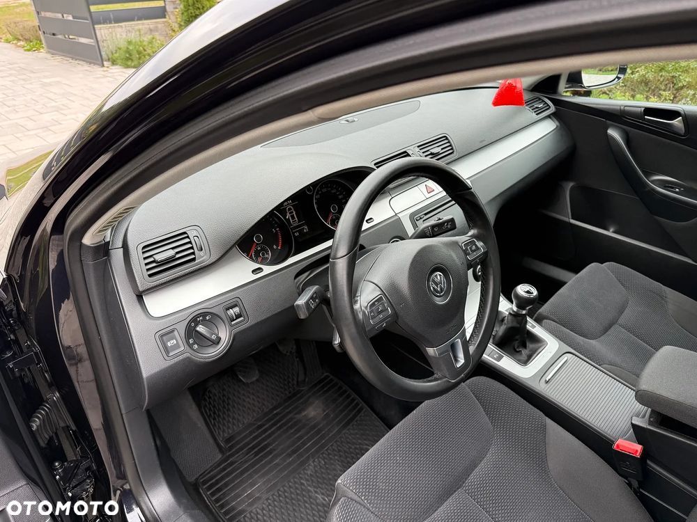 Volkswagen Passat 2.0 TDI Comfortline - 14