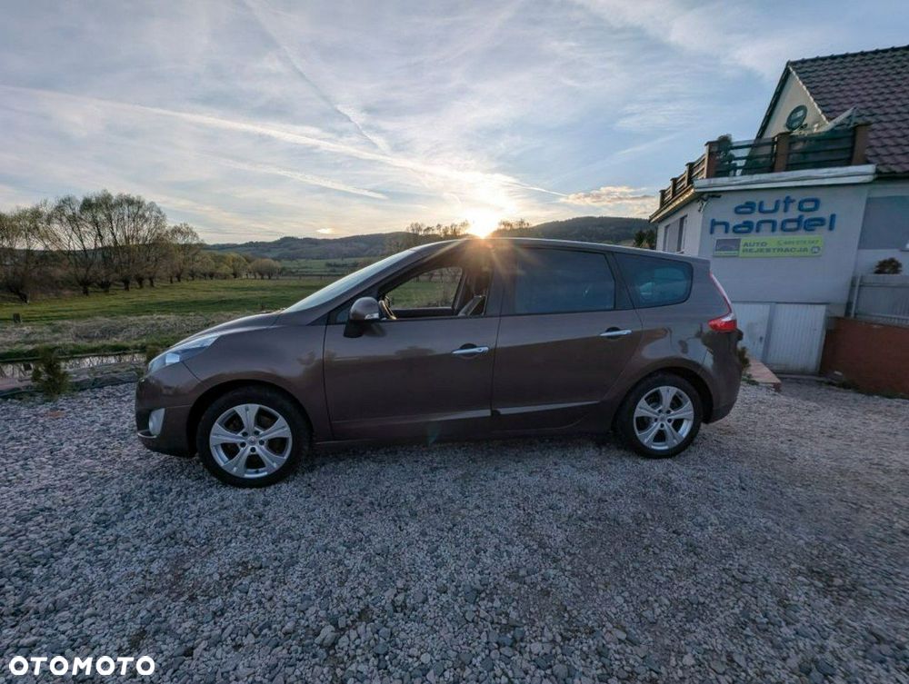 Renault Grand Scenic - 10