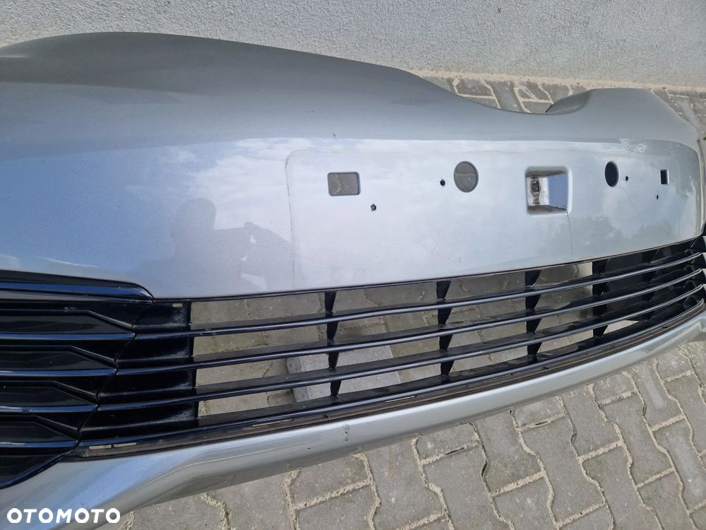 Zderzak Toyota Auris II lift 2015 - bez dziur - 6