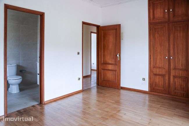 Moradia T5 de 4 Frentes em Granito | 2.300 m² de Terreno - Grande imagem: 5/10