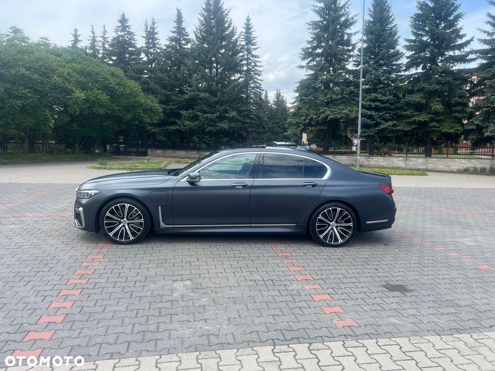 BMW Seria 7 745e - 13