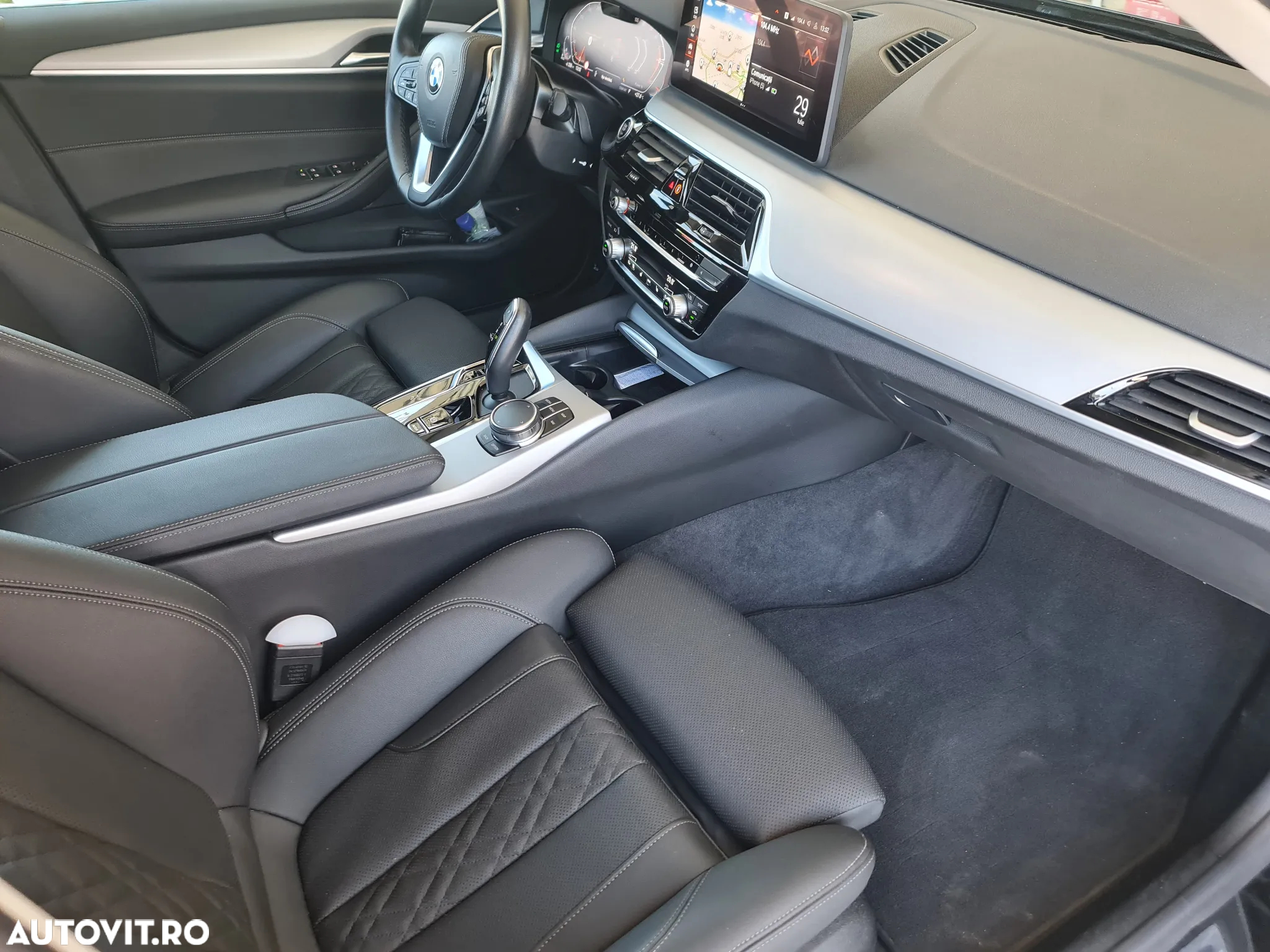 BMW Seria 5 530d xDrive Touring Aut. - 11