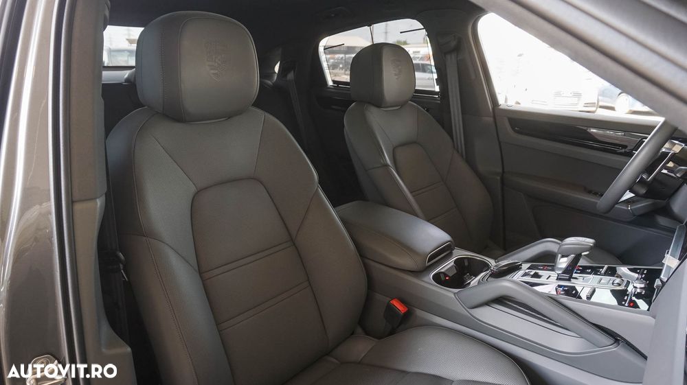 Porsche Cayenne Coupe Tiptronic S Platinum Edition - 24