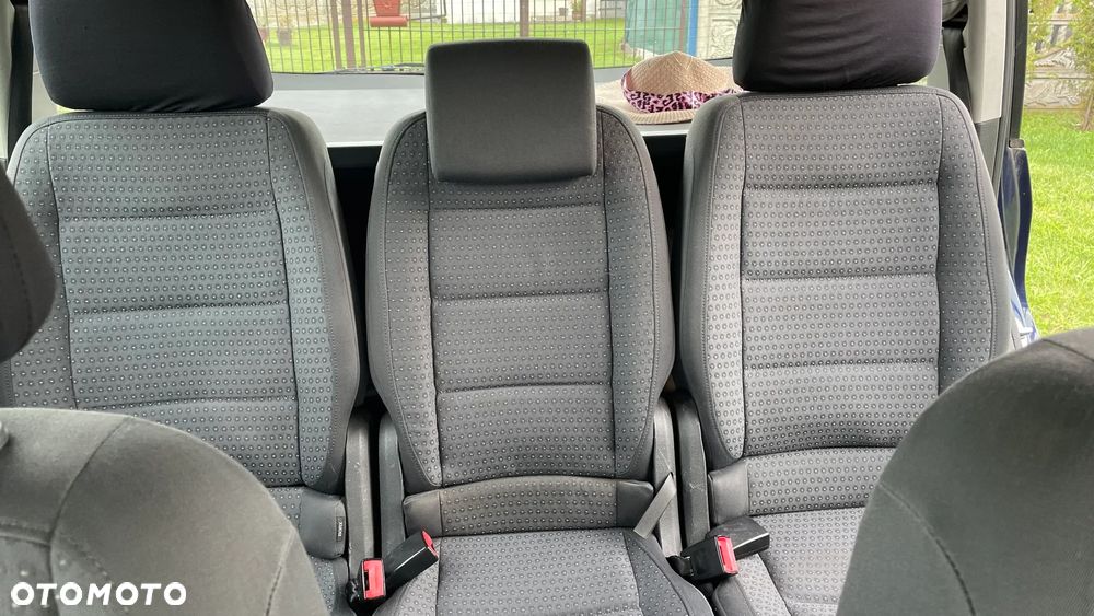 Volkswagen Touran 1.6 FSI - 7