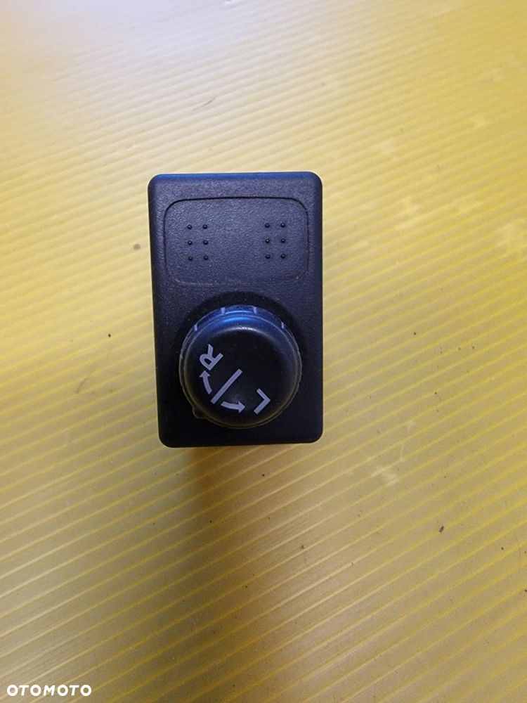 Przełącznik regulacji lusterek Maxity Cabstar 20r - 1