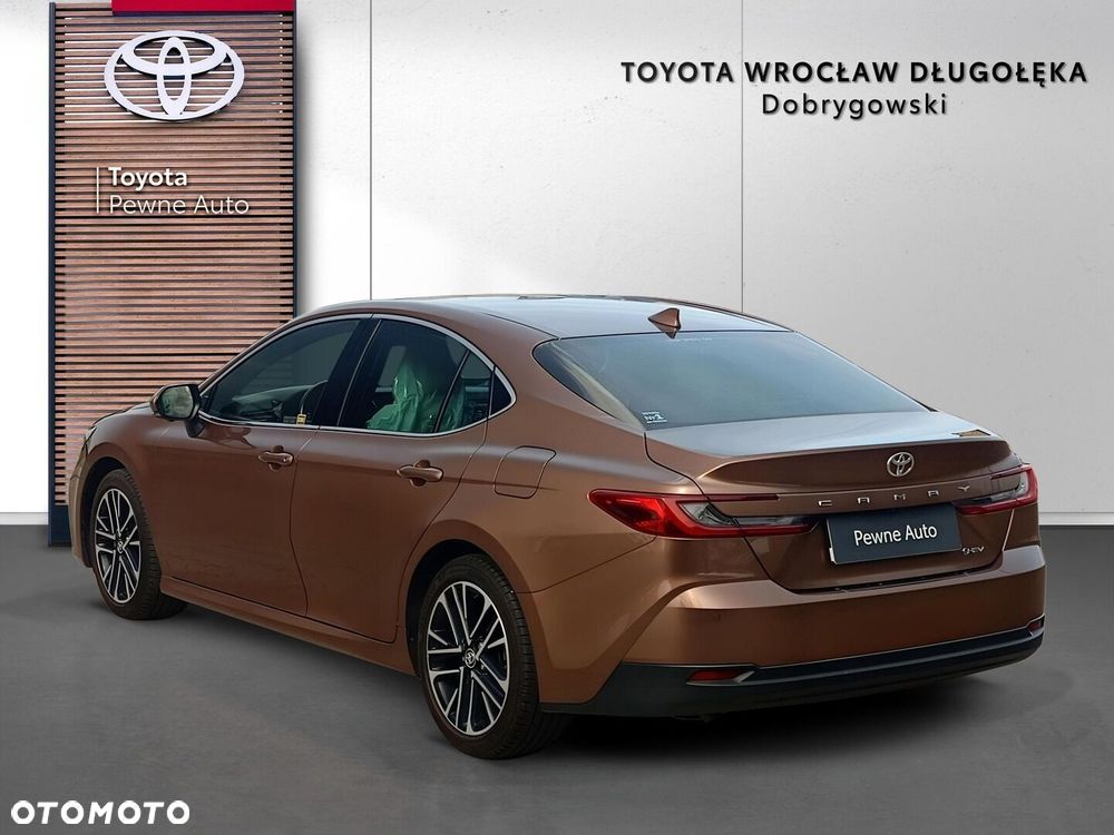 Toyota Camry - 4