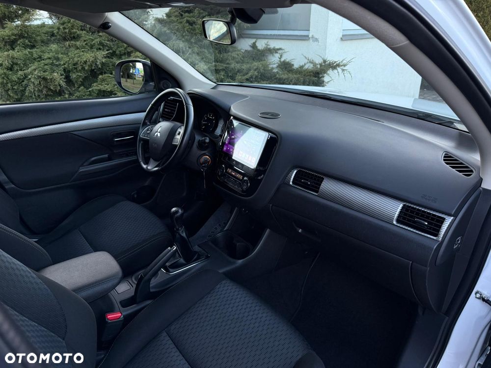 Mitsubishi Outlander 2.0 2WD Invite - 28