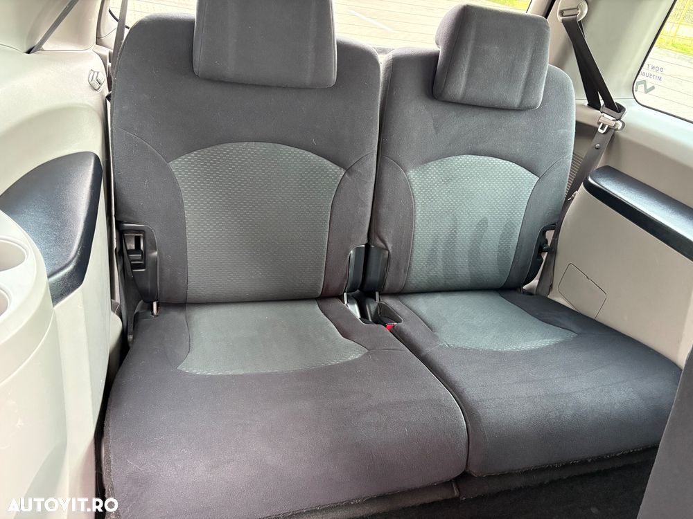 Mitsubishi Grandis 2.0 DI-D 7-Sitzer Intense - 8