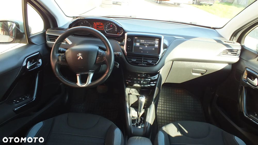Peugeot 208 - 10