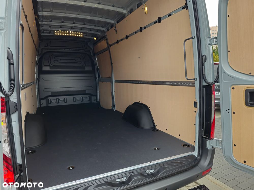 Mercedes-Benz Sprinter - 23