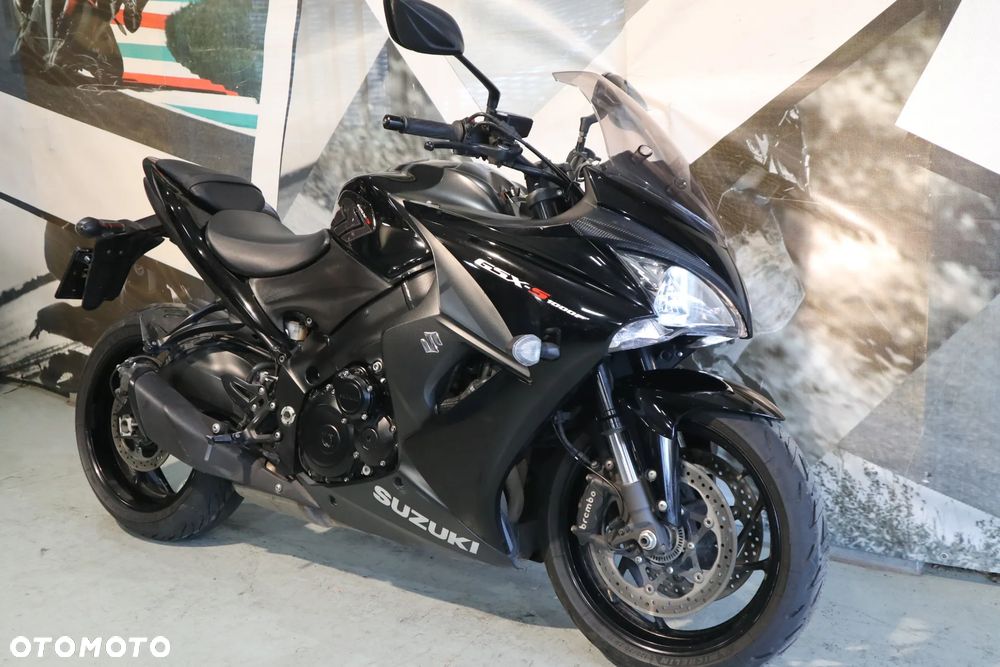 Suzuki GSX - 17