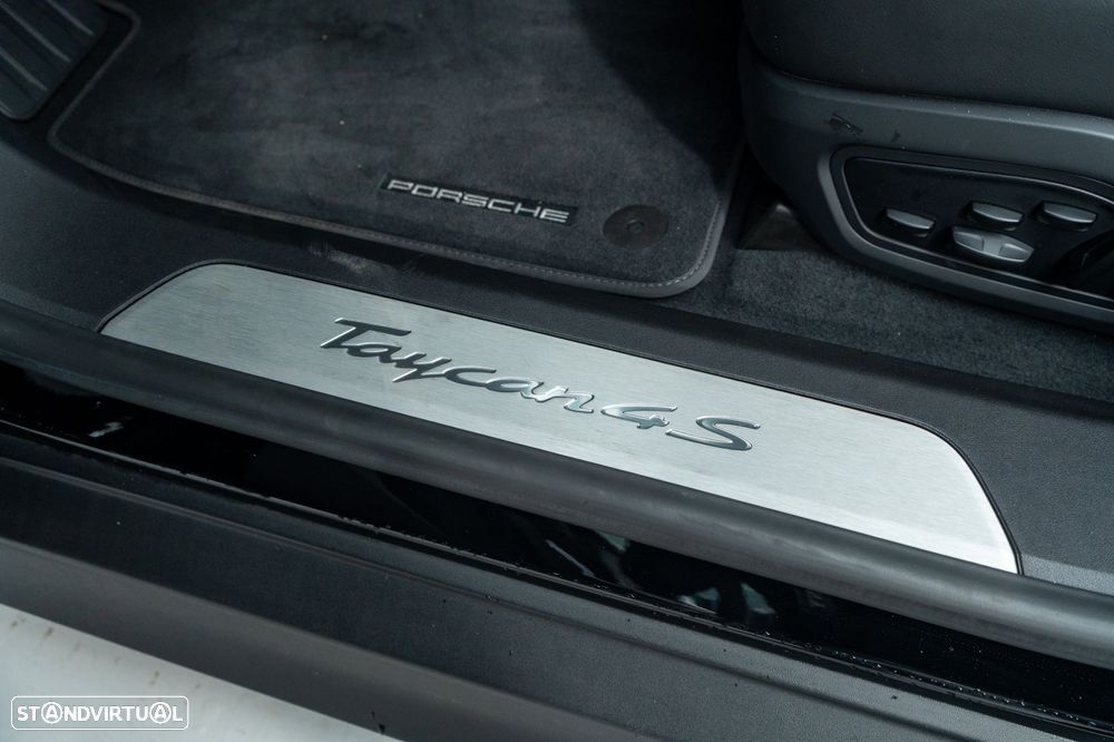 Porsche Taycan 4S - 15
