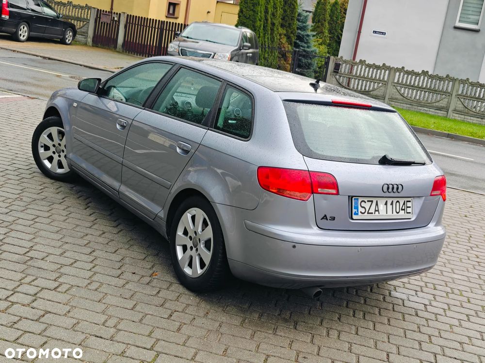 Audi A3 Sportback 1.6 FSI Ambiente - 4