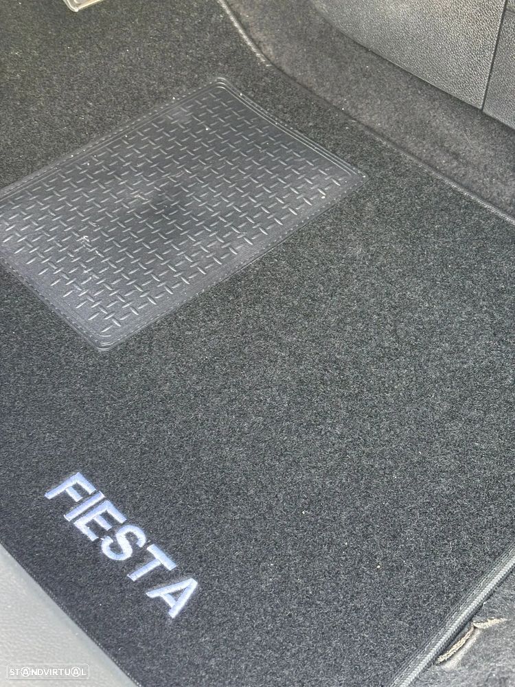 Ford Fiesta 1.25 Ambiente - 14