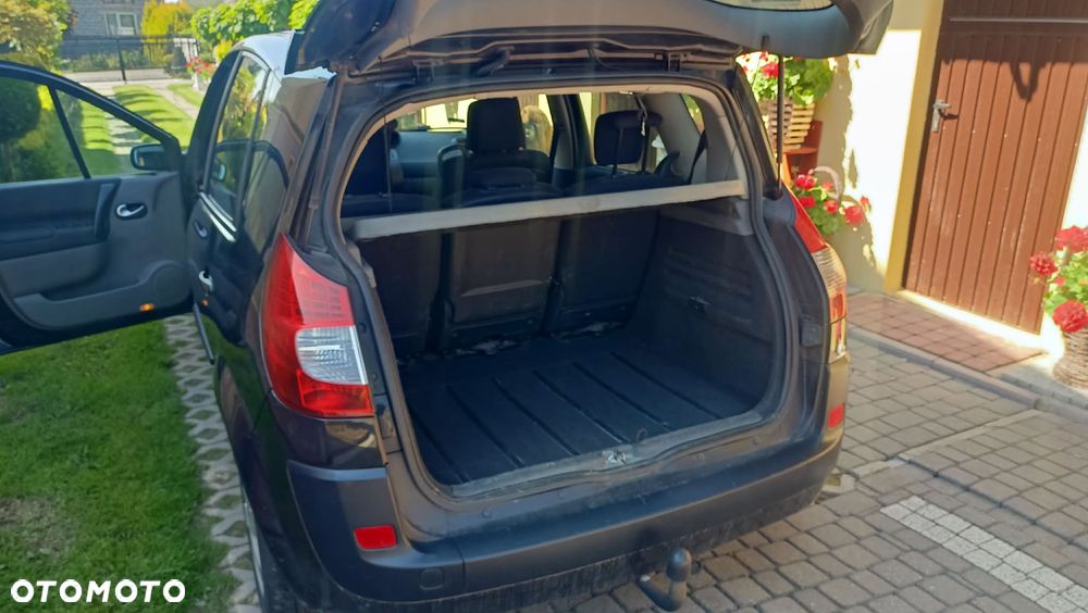 Renault Scenic 1.9 dCi FAP Avantage - 4
