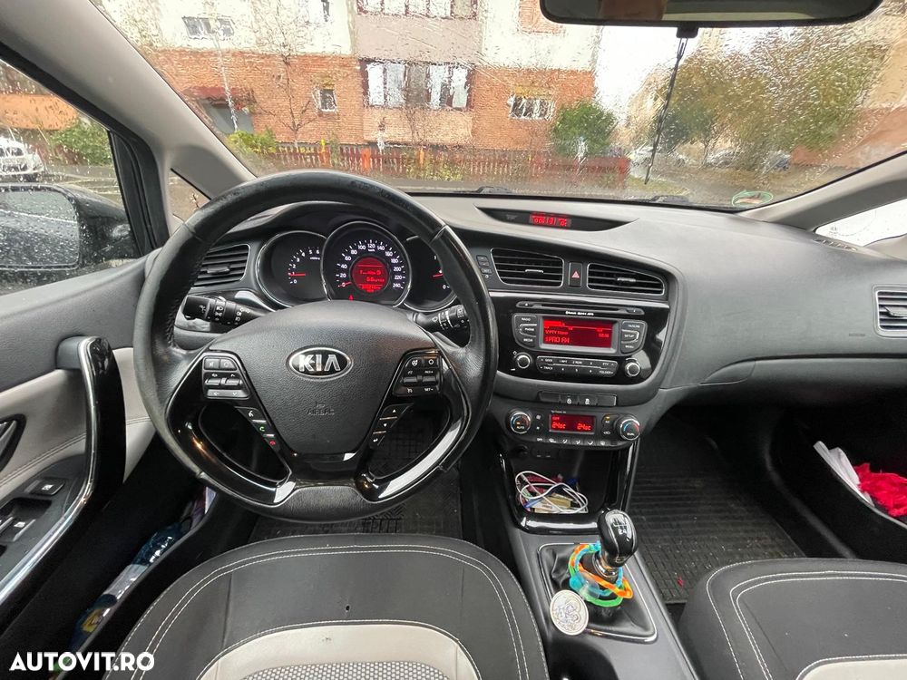 Kia Ceed 1.6 CRDi 128 ISG SW Dream Team Edition - 6