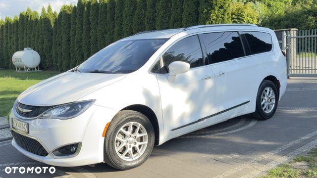 Chrysler Pacifica - 8