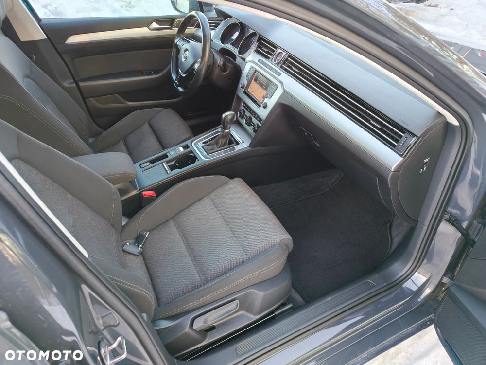 Volkswagen Passat 2.0 TDI SCR DSG Comfortline - 12