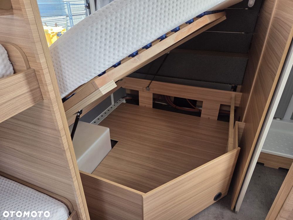 Dethleffs Camper 730FKR - 33