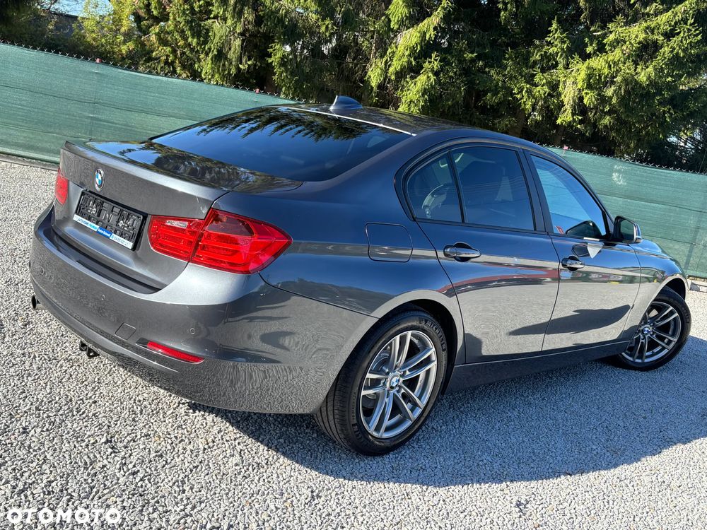 BMW Seria 3 320d Sport Line - 12