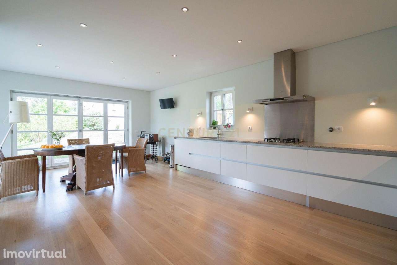 Moradia T3 em bom estado com terraço, piscina, jardim e garagem numa l - Grande imagem: 4/50