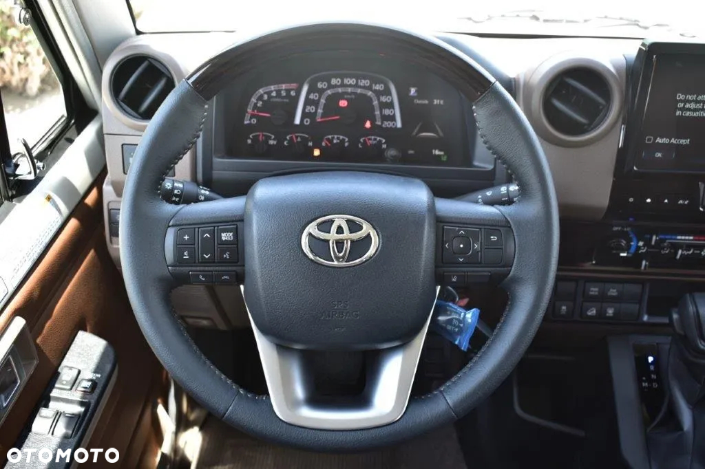 Toyota Land Cruiser - 26