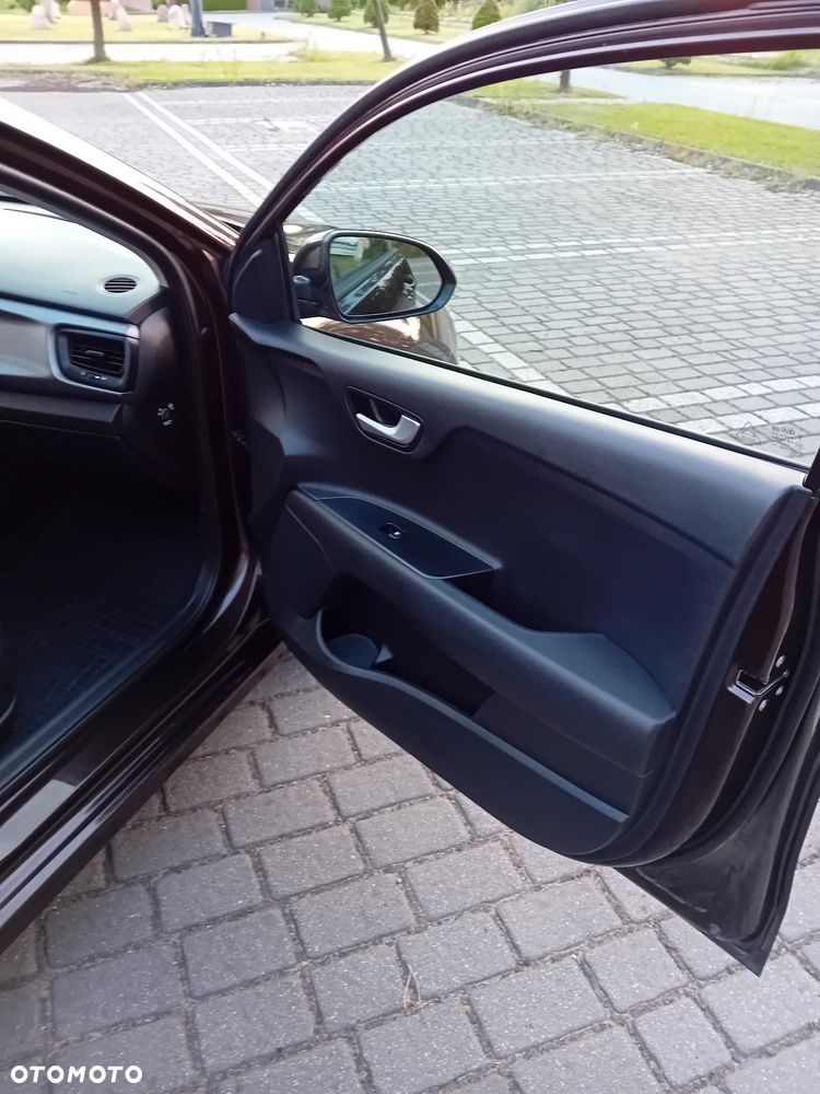 Kia Rio 1.2 L - 32