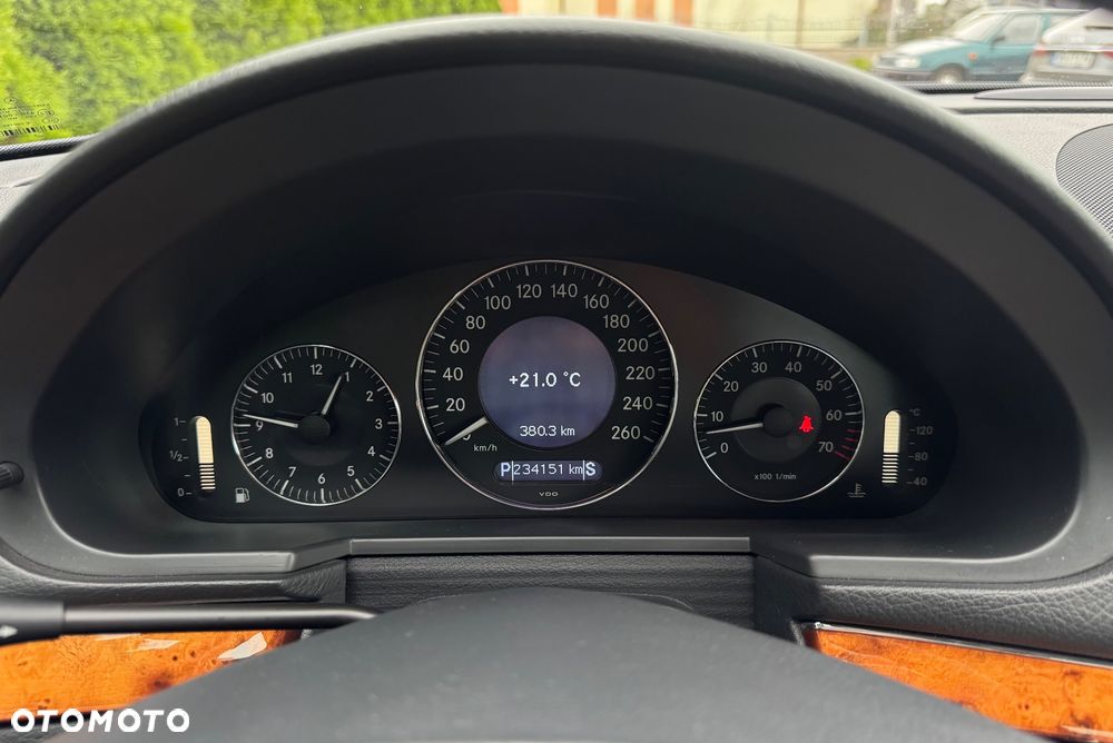 Mercedes-Benz Klasa E 350 4Matic Automatik Elegance - 23