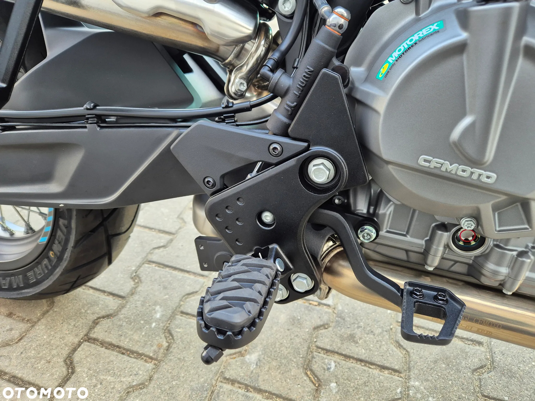 CFMoto MT - 10