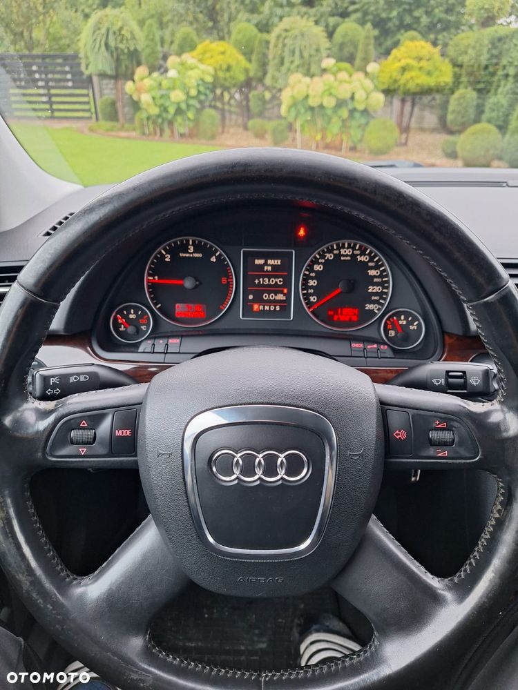 Audi A4 Limousine - 8