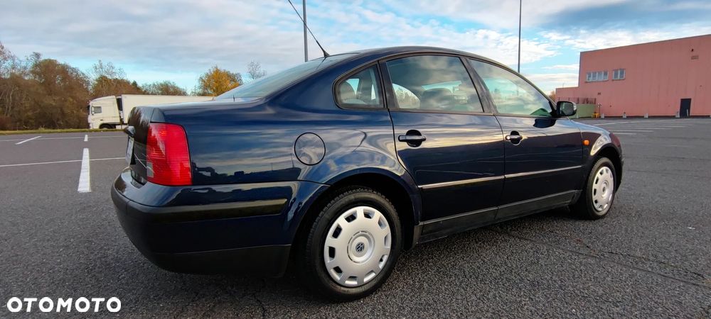 Volkswagen Passat 1.6 CL - 5