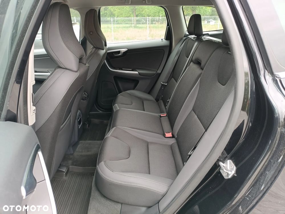 Volvo XC 60 D4 AWD Momentum - 13