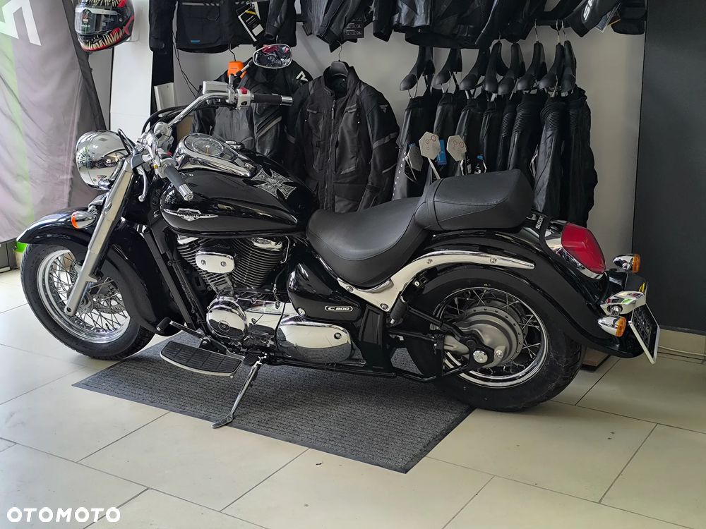 Suzuki Intruder - 27