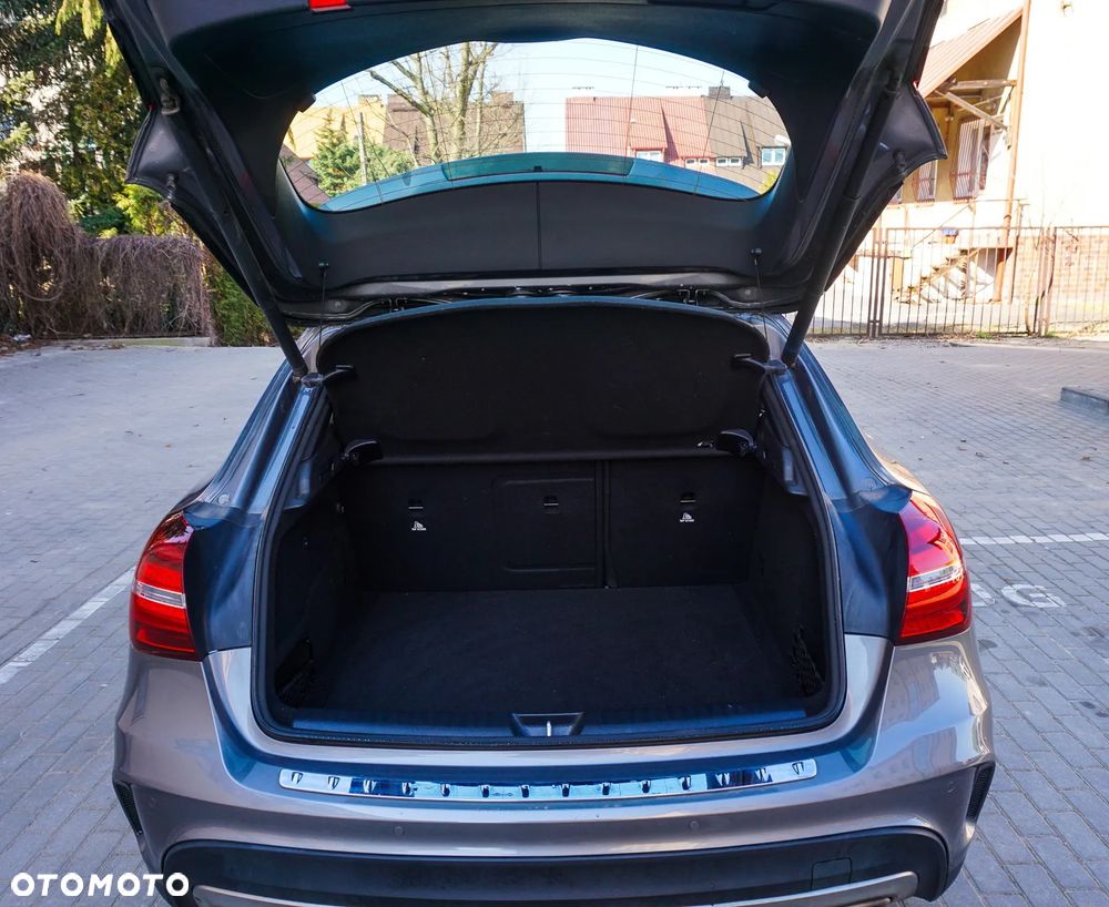 Mercedes-Benz GLA 200 7G-DCT AMG Line - 33