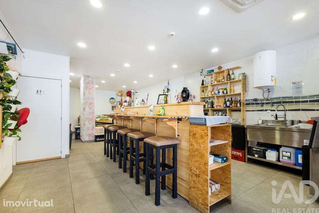 Loja / Estabelecimento Comercial T2 em São Gonçalo De Lagos de 147,00 - Grande imagem: 2/22