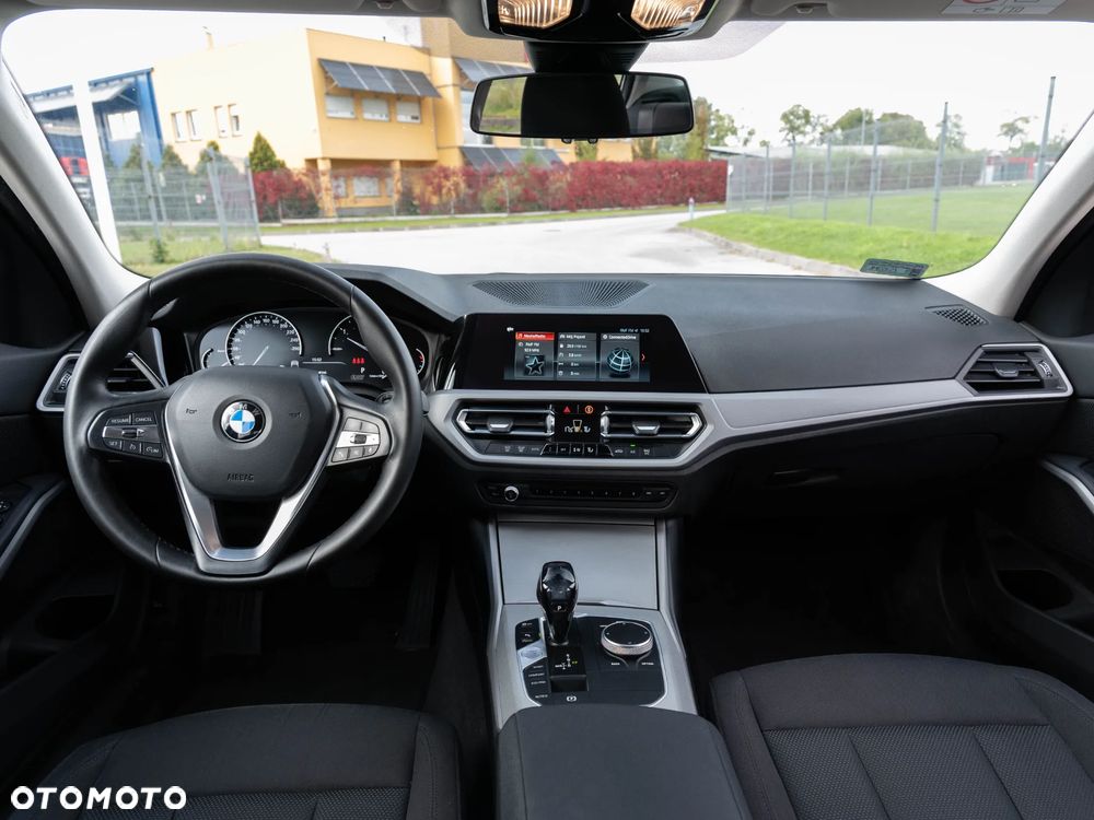 BMW Seria 3 318d - 22