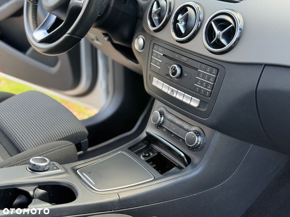 Mercedes-Benz Klasa B 180 7G-DCT Style - 26