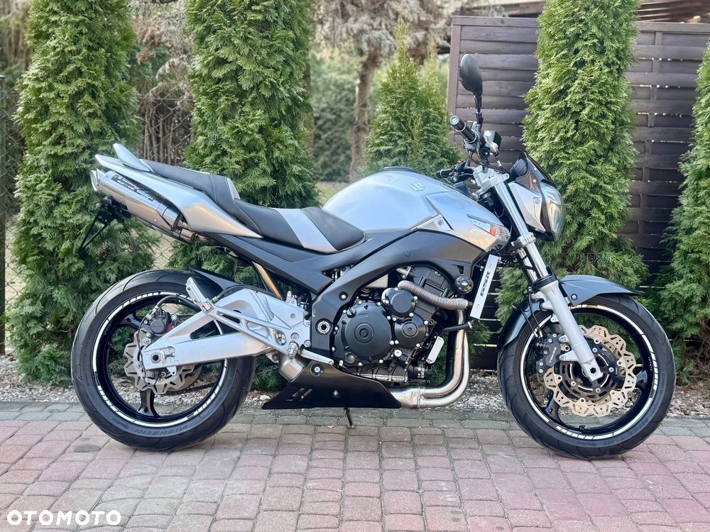 Suzuki GSR - 3