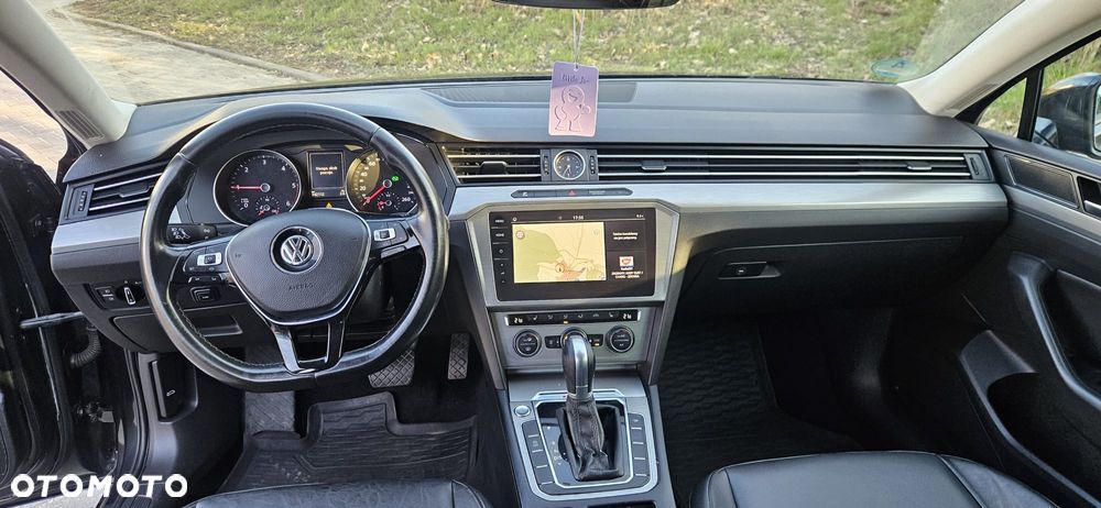 Volkswagen Passat - 12