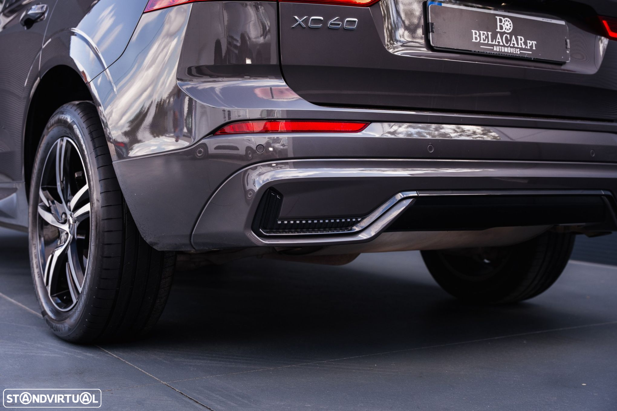 Volvo XC 60 2.0 T6 PHEV R-Design AWD - 32